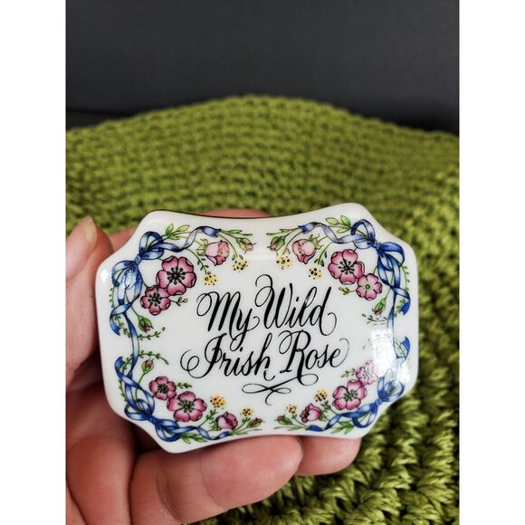 Franklin Porcelain The World’s Most Romantic Love Songs Music Box Set of 5 - Picture 4 of 11